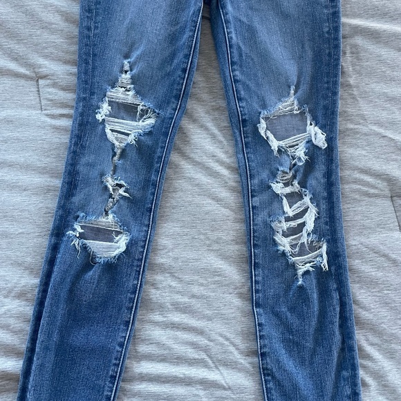 Ripped Mid Rise Jeans - Picture 3 of 4